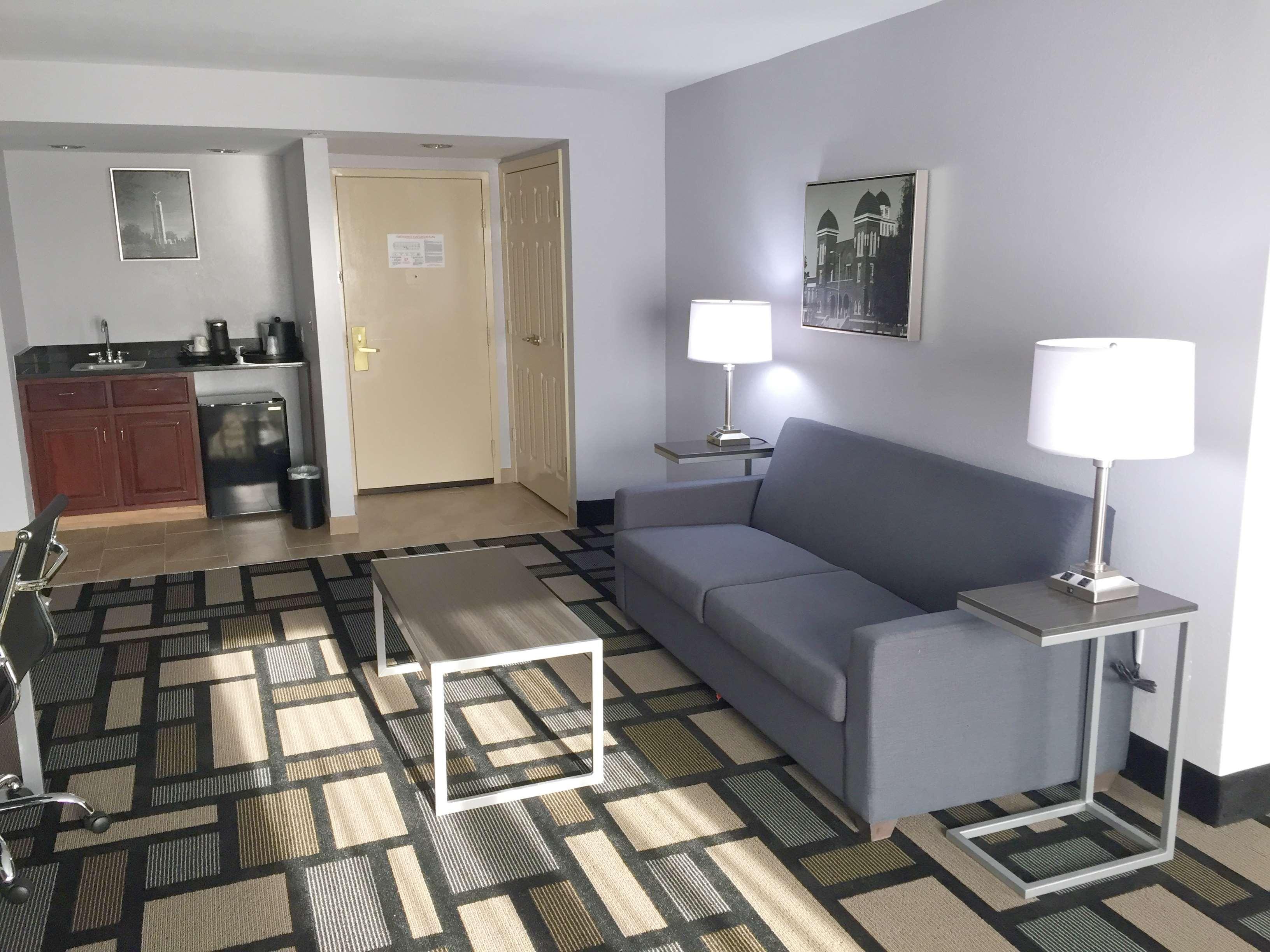 Best Western Plus Birmingham Inn & Suites מראה חיצוני תמונה