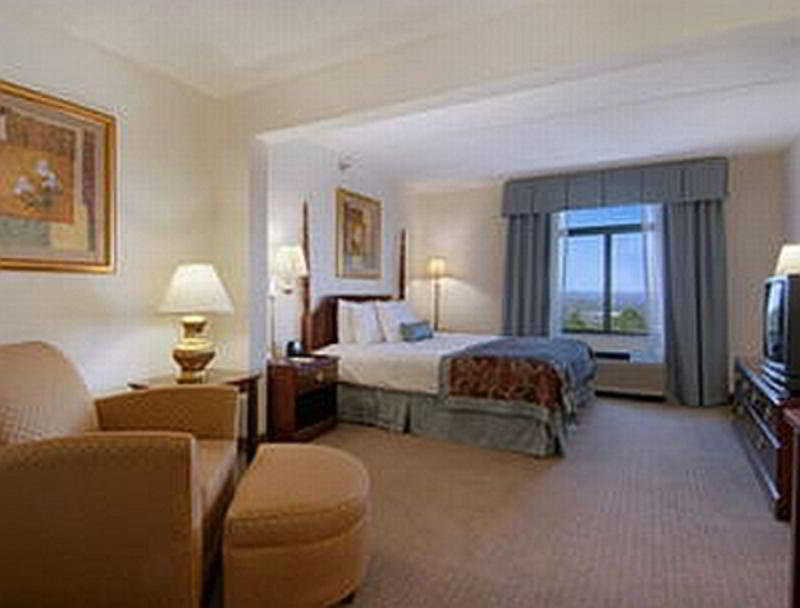 Best Western Plus Birmingham Inn & Suites מראה חיצוני תמונה